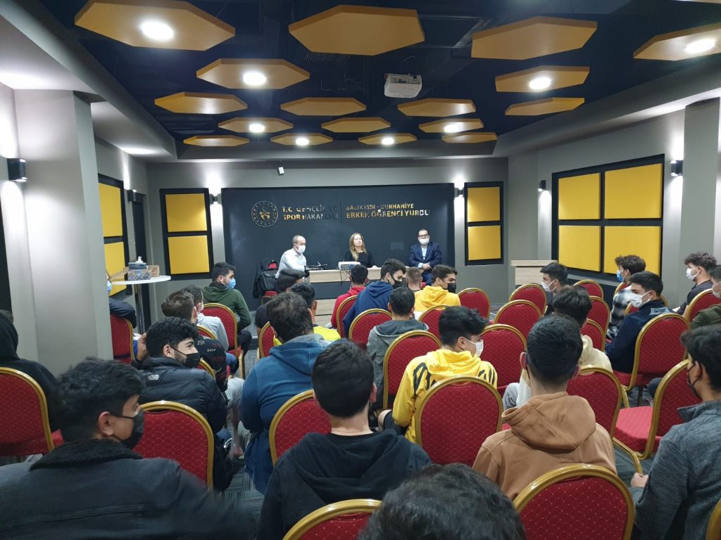 YURT ÖĞRENCİLERİNE UYUM PROGRAMLARI DÜZENLENDİ