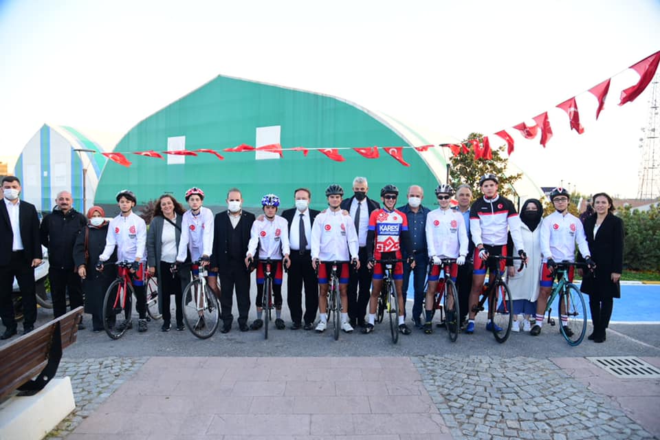 KARESİ’DE 29 EKİM CUMHURİYET BAYRAMI SPOR ŞENLİĞİ İLE KUTLANDI