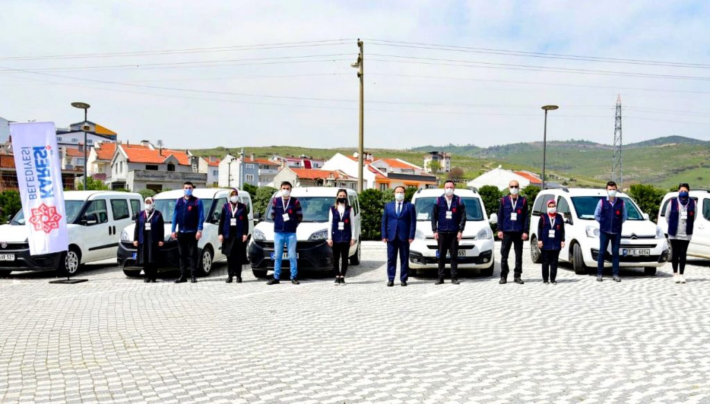 KARESİ BELEDİYESİ’NİN SOSYAL YARDIMLARI HIZ KESMİYOR