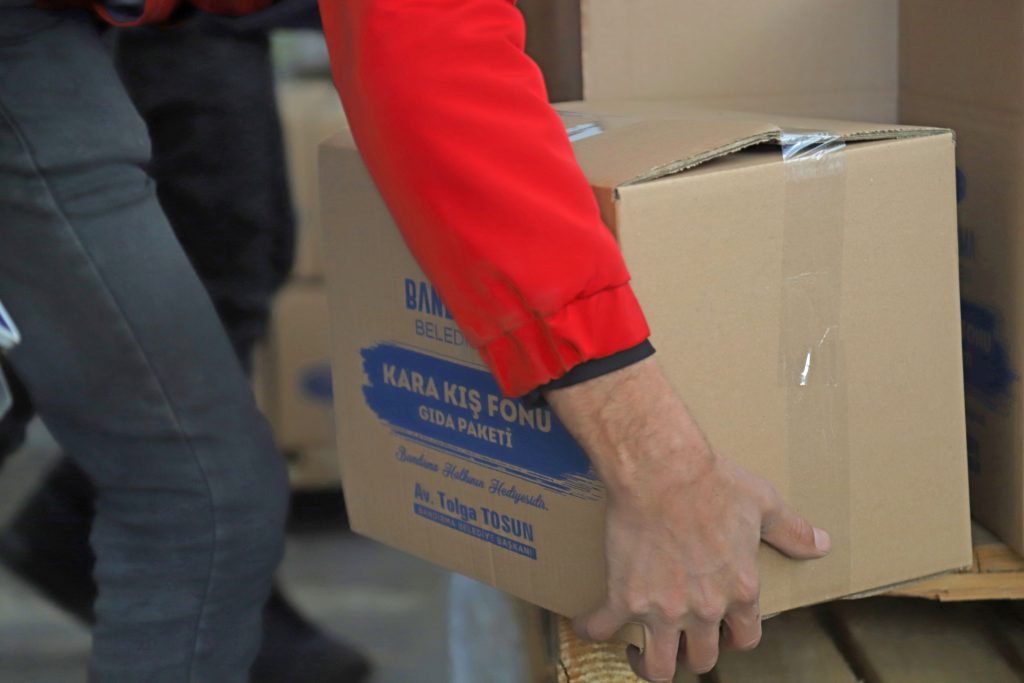 Bandırma Belediyesi üretiyor, ürettiklerini ihtiyaç sahipleri ile paylaşıyor