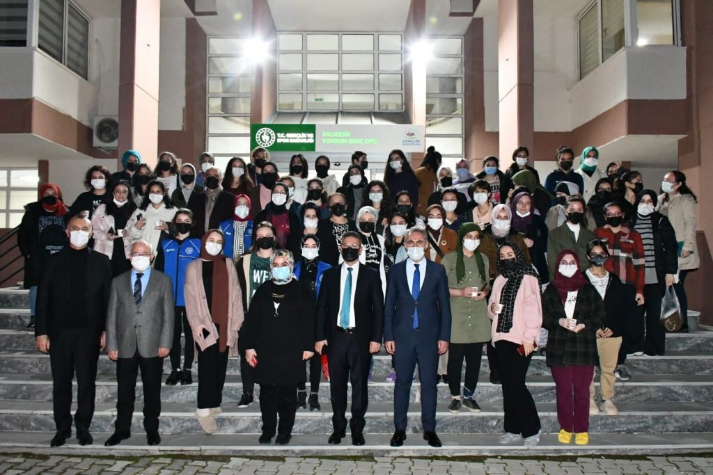 REKTÖR İLTER KUŞ, ÖĞRENCİLERLE BULUŞTU