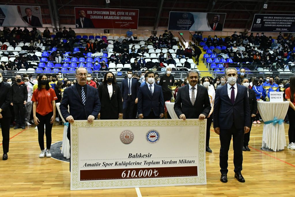 OKUL SPORLARI İL BİRİNCİLİĞİNDE ÖDÜL HEYECANI