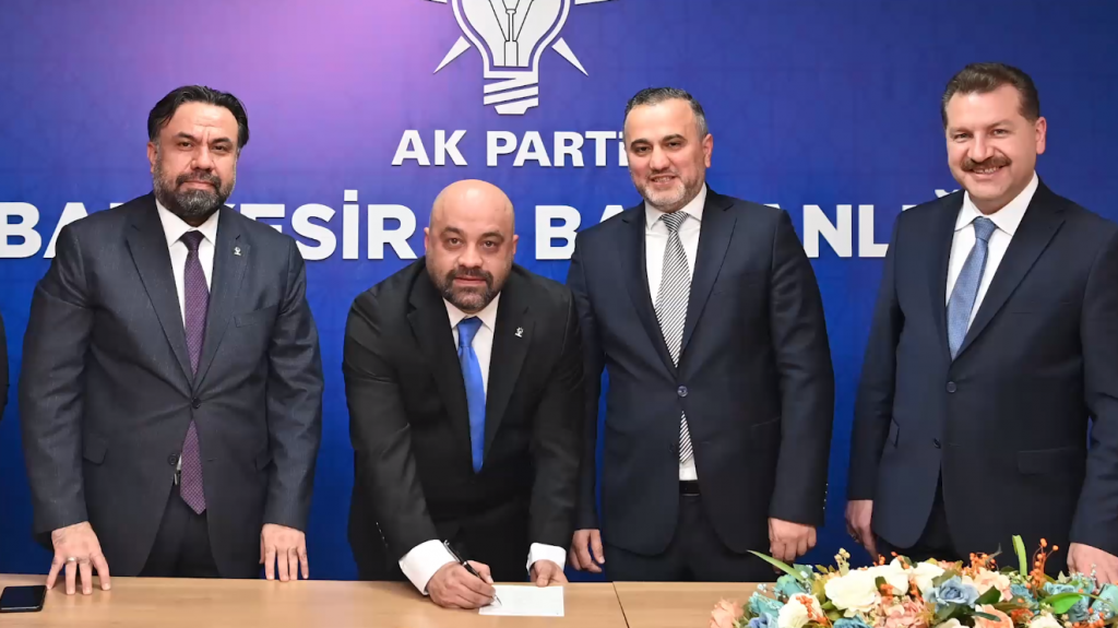 BANDIRMA’DA İYİ PARTİDEN SEÇİLEN MECLİS ÜYESİ AK PARTİ AİLESİNE KATILDI