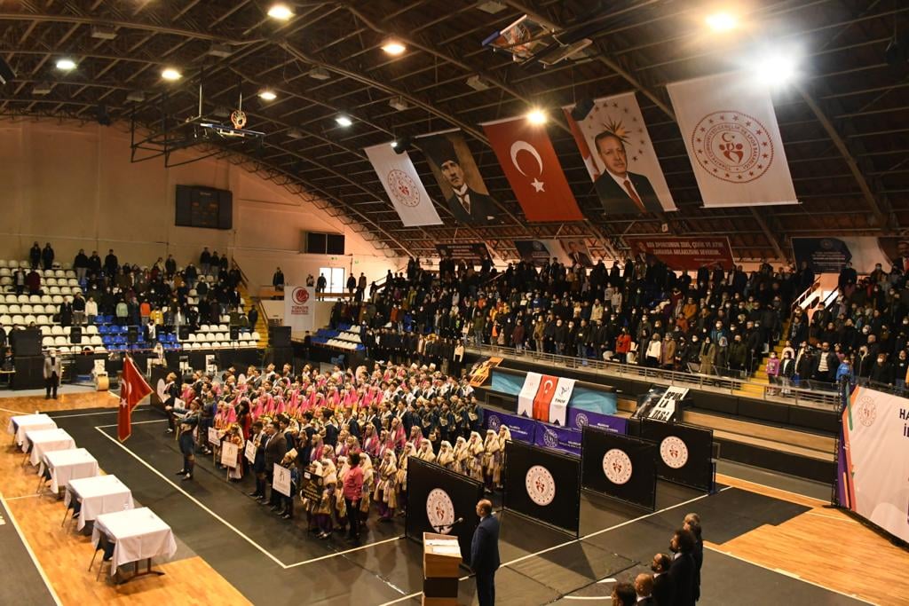 KURTDERELİ’DE HALK OYUNLARI ŞENLİĞİ