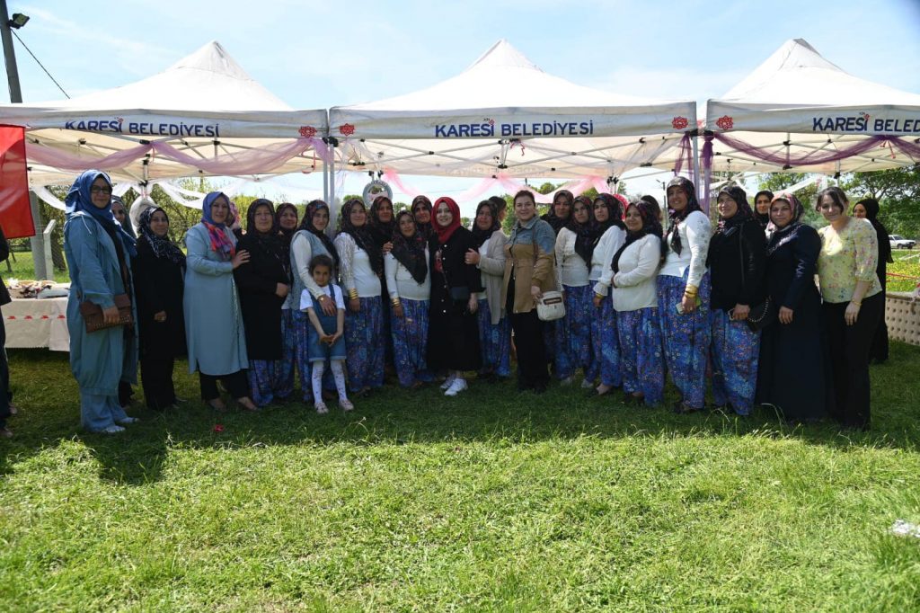 KARESİ’DE KÖY HAYIRLARI GELENEĞİ SÜRÜYOR