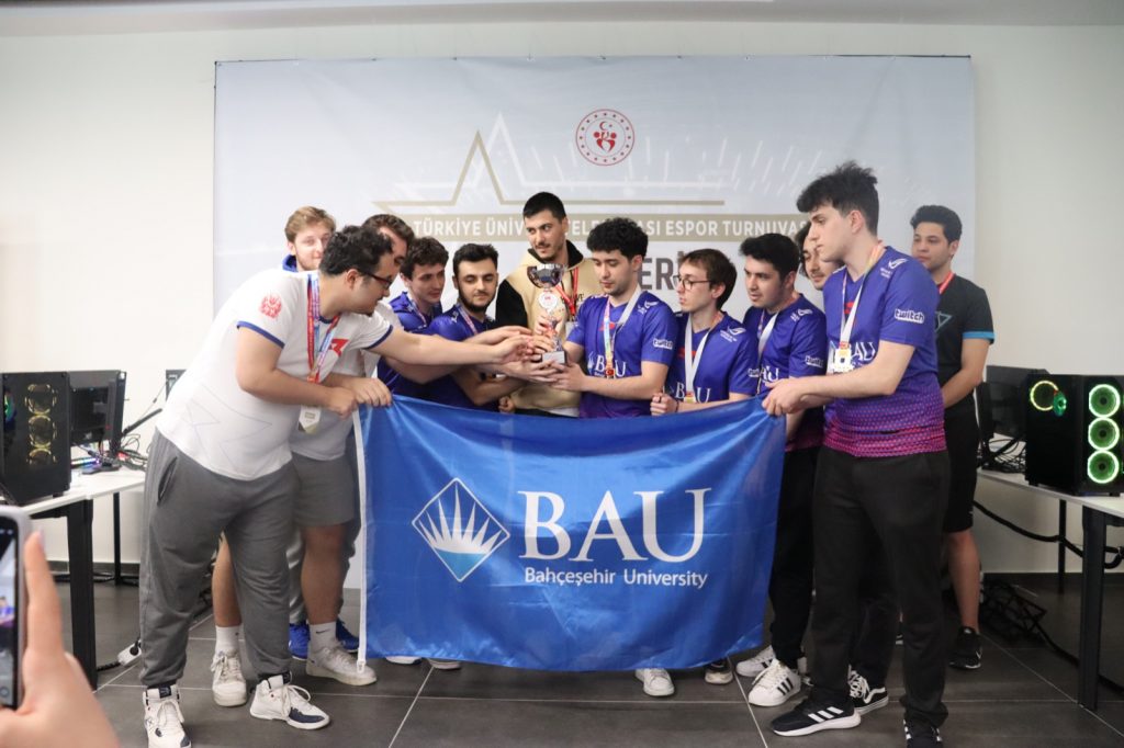 TÜRKİYE ÜNİVERSİTELER ARASI E-SPOR TÜRKİYE ŞAMPİYONASI FİNAL KARŞILAŞMALARINDA BÜYÜK HEYECAN…