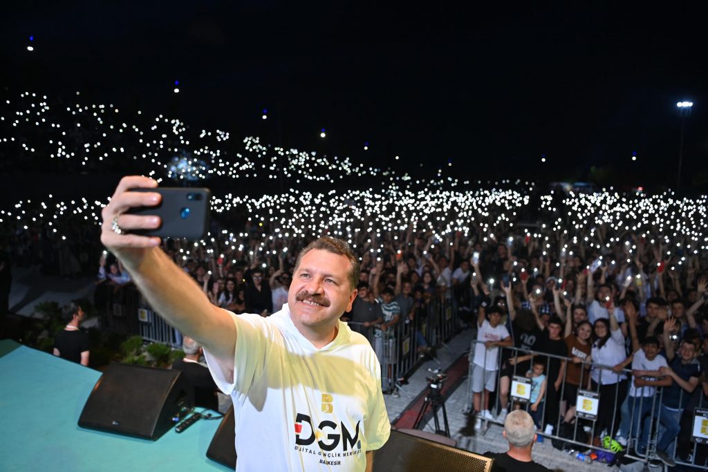 İşte belediye başkanı İşte Cumhuriyet Gençliği