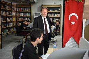 KARESİ MİLLET KIRAATHANESİ GENÇLERİN UĞRAK NOKTASI OLDU