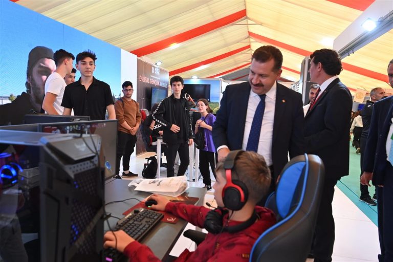 BALIKESİR’İN GENÇLİK PROJELERİ, ANKARA’DA GÖZ DOLDURDU