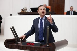 ‘ÇOCUKLARIMIZ KALICI SAAT NEDENİYLE KARANLIKTA GİDİP GELİYOR’