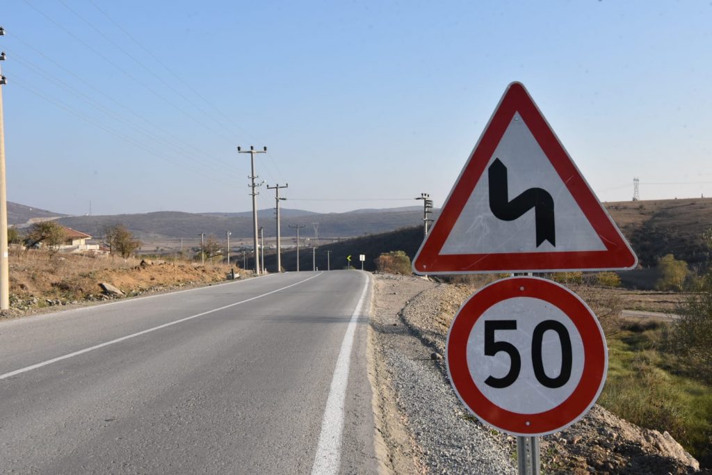 KARESİ’DE BETON YOL ÇALIŞMALARI HIZLANDI
