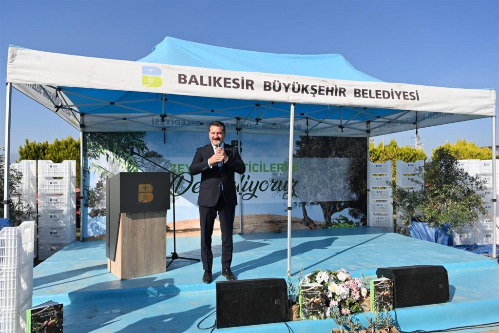 BÜYÜKŞEHİR, ZEYTİN ÜRETİCİLERİNİ DESTEKLEMEYE DEVAM EDİYOR