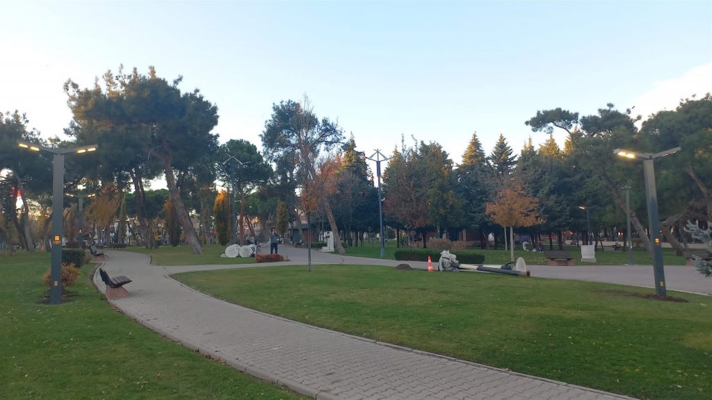 ŞEHİTLER PARKI’NA YENİ NESİL AYDINLATMA