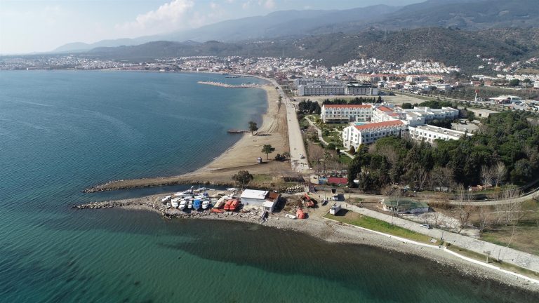 Büyükşehir’den Güre Sahil  Yolu’nda hummalı çalışma