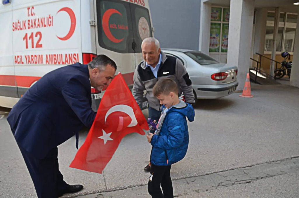 DOĞAN: 23 NİSAN’DA TEDAVİSİ DEVAM EDEN ÇOCUKLARIMIZIN YANINDAYIZ!