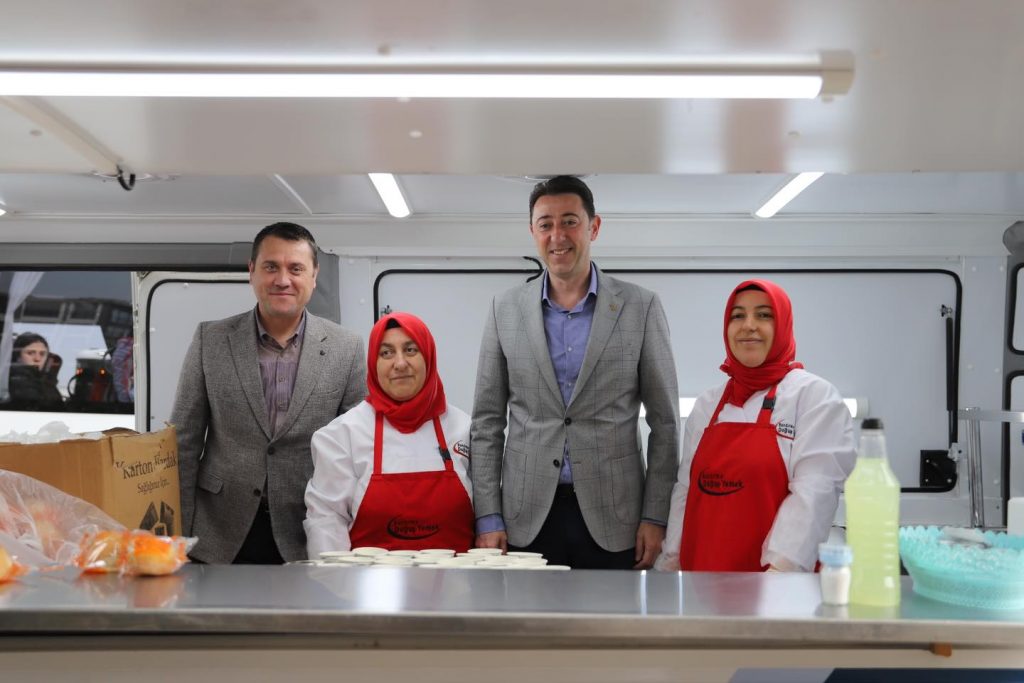 BANDIRMA BELEDİYESİ’NİN MOBİL İKRAM ARACI HİZMETE BAŞLADI