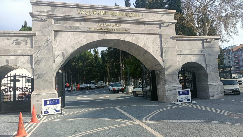 Mezarlıklar Bayrama hazır