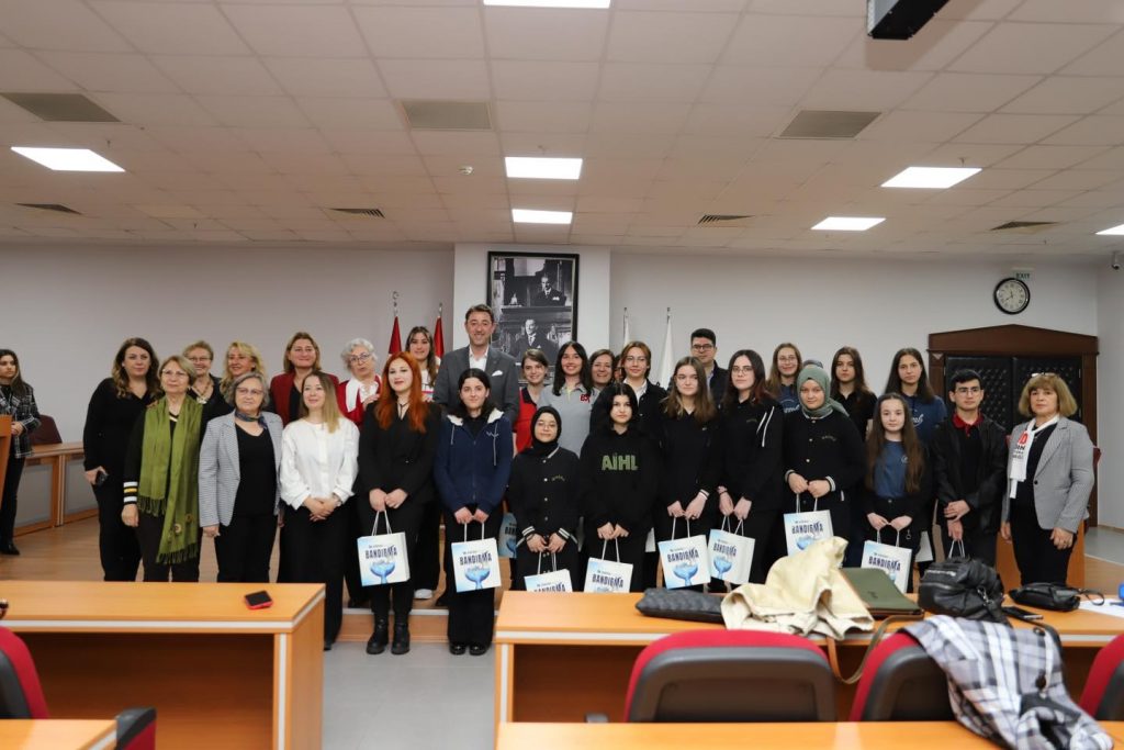 MUTLU KADIN, MUTLU TOPLUM