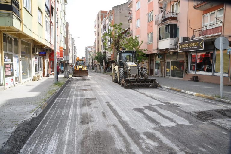 Karesi ve Altıeylül’de Büyükşehir’den tam gaz asfalt