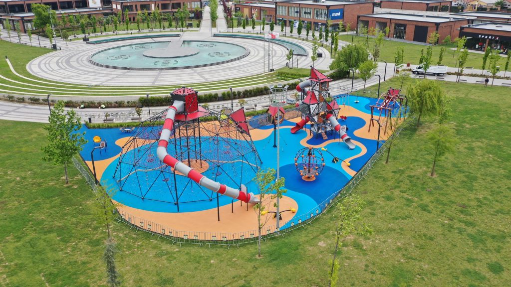 Büyükşehir, Avlu’daki çocuk oyun grubunu yeniledi