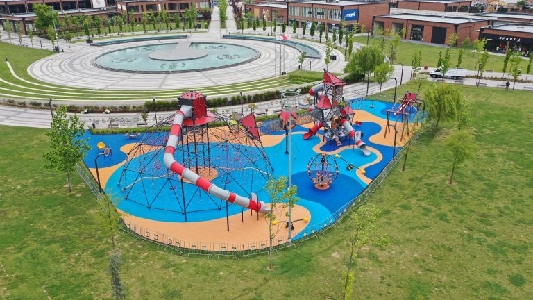 Büyükşehir, Avlu’daki çocuk oyun grubunu yeniledi