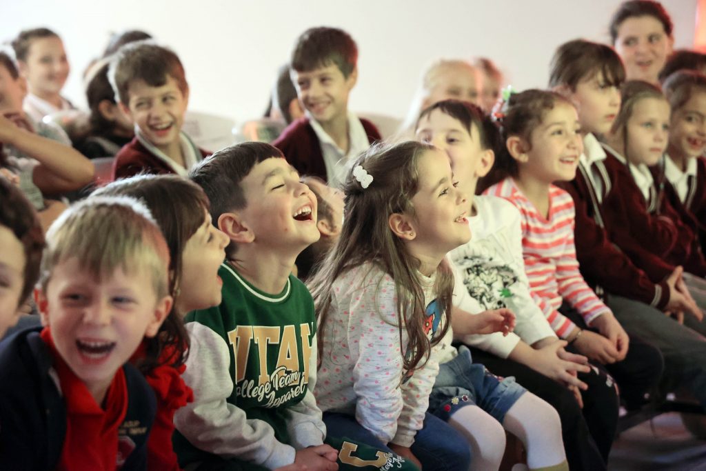 KARAGÖZ VE HACİVAT, ENERJİ TASARRUFU İÇİN ÇOCUKLARLA BULUŞTU