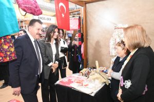 Girişimci kadınlar, Büyükşehir’in ‘El Emeği Ürünler Fuarı’nda buluştu