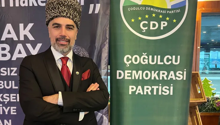 BAŞKAN ADAYLIĞINI KRUVAZÖR’DE İLAN ETTİ