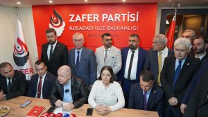 ÖZGÜR ÖZEL, YAPTIĞINIZ ŞEY ANCAK SİYASİ SİRKLERDE YAPILAN BİR PALYAÇOLUKTUR