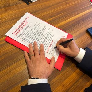 CHP’Lİ AHMET AKIN’DAN HALKÇI BELEDİYECİLİK İMZASI