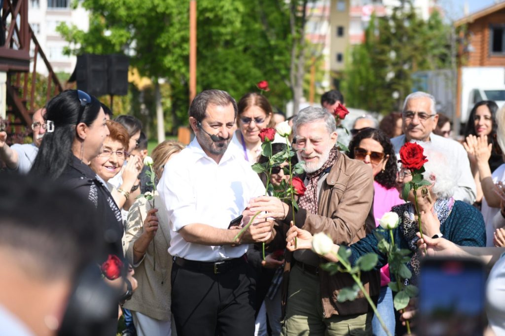 ÜNLÜLER ALTIEYLÜL’DE BULUŞTU