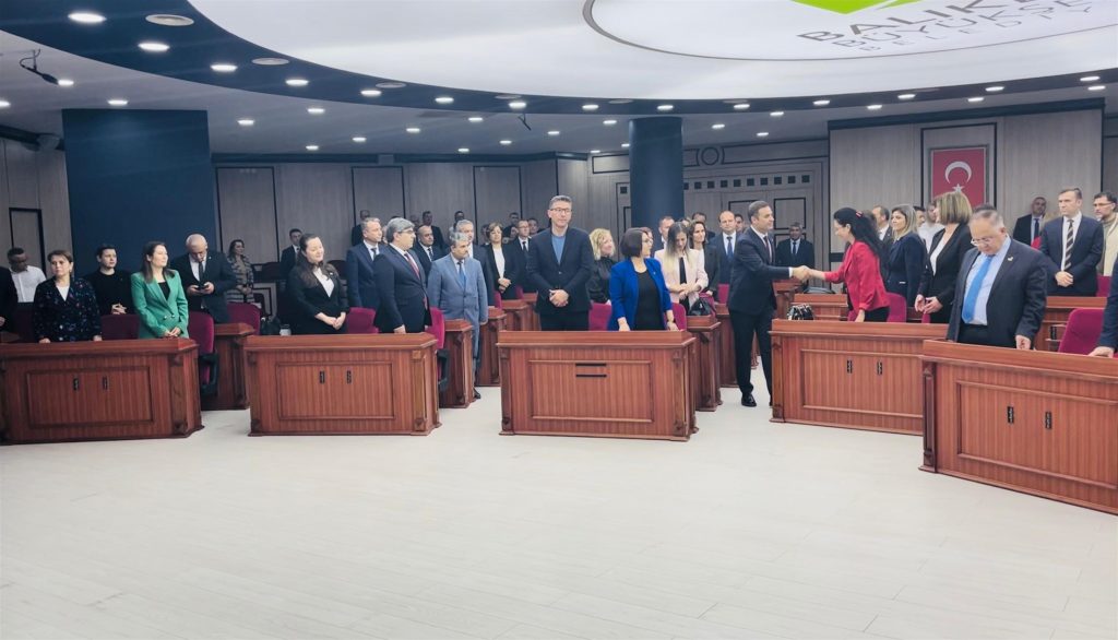 BAŞKAN AHMET AKIN, YÖNETİCİLERLE İLK TOPLANTISINI YAPTI