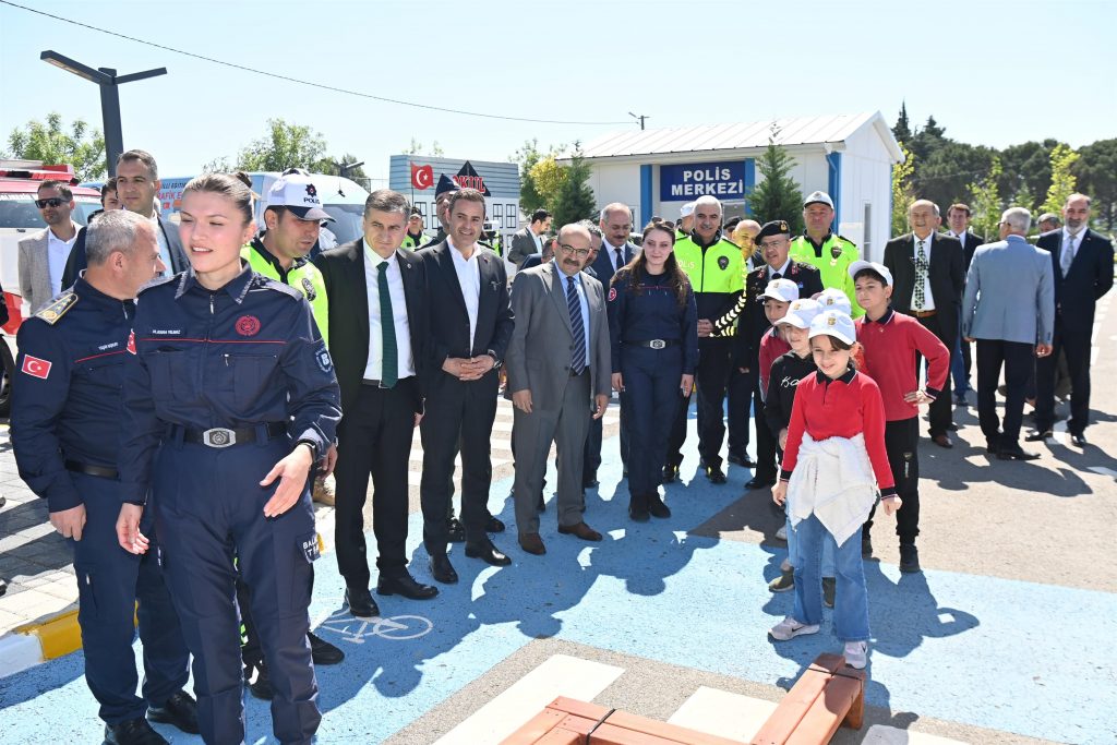 Trafik Haftası’nda çocuklar eğlenirken öğrendiler