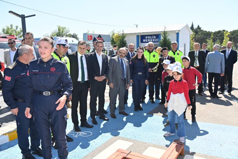 Trafik Haftası’nda çocuklar eğlenirken öğrendiler