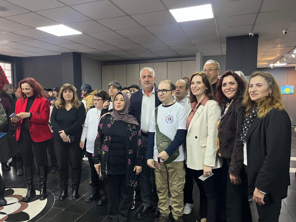 Özel bireylerden Engelsizim sergisi