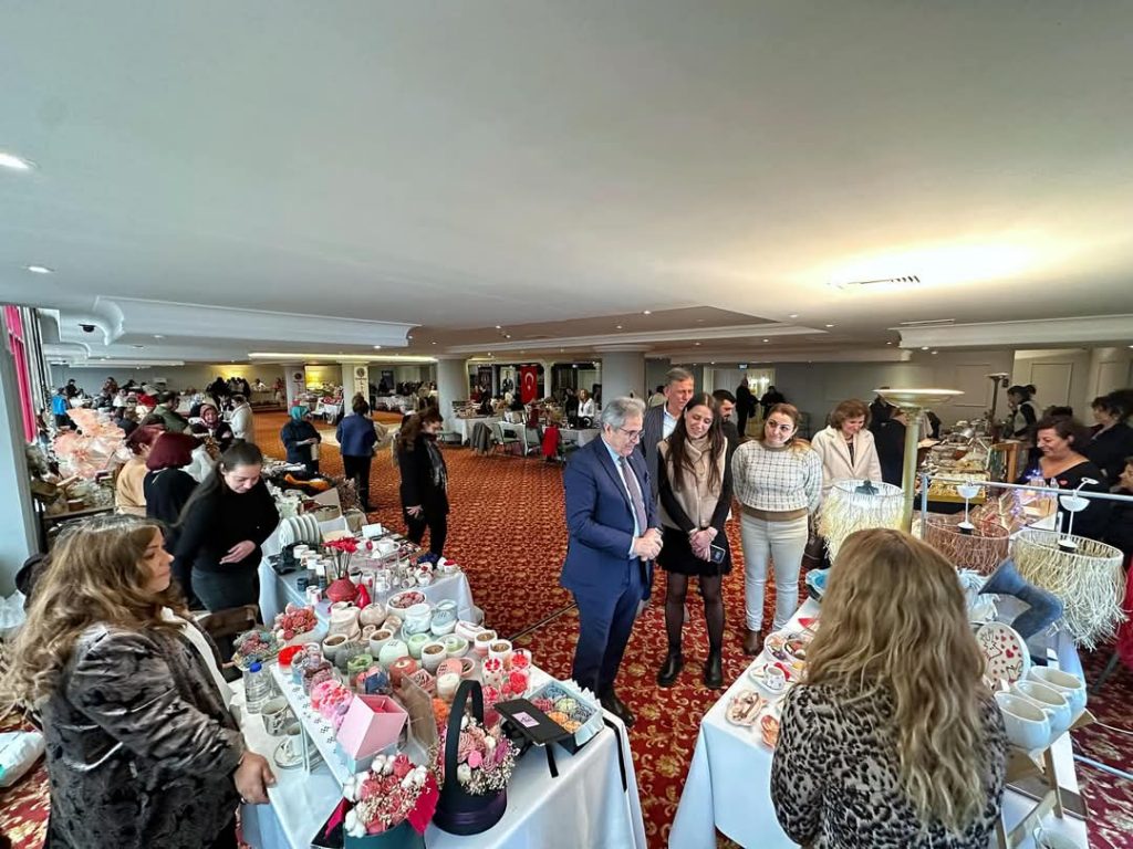 BANDIRMA’DA SEVGİ GÜNÜ ETKİNLİĞİ BÜYÜK İLGİ GÖRDÜ