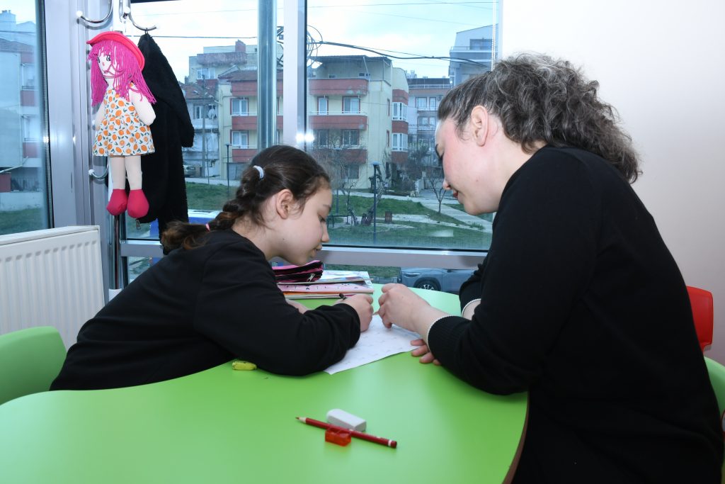 Balıkesir’de engeller birlikte aşılıyor