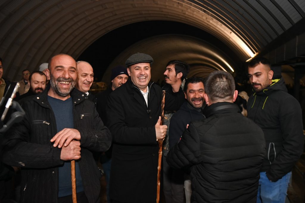 Başkan Akın, haftaya Hayvan Pazarı ziyaretiyle başladı