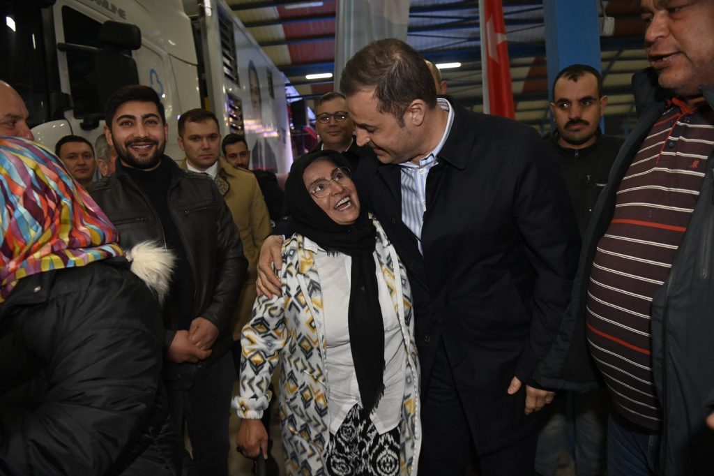 Başkan Akın’a Savaştepe’de sevgi seli