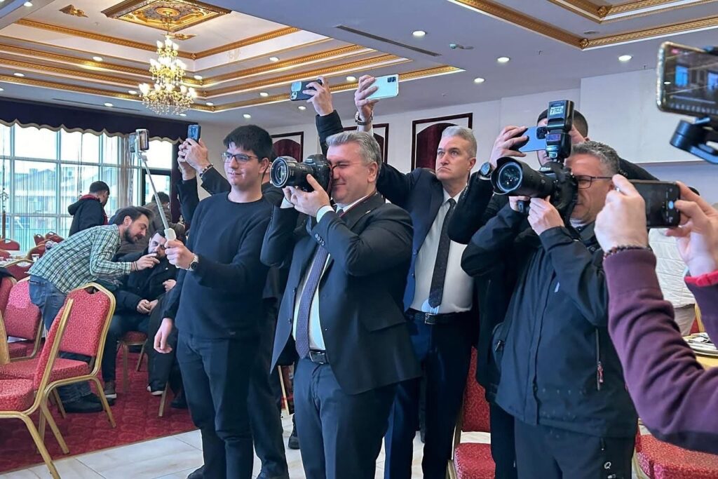 AK Parti Balıkesir Milletvekili Dr. Mustafa Canbey, 24 Temmuz Gazeteciler ve Basın Bayramı dolayısıyla bir mesaj yayımladı