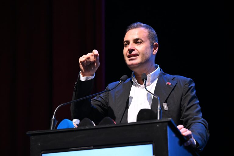 Başkan Akın’dan personele zam müjdesi