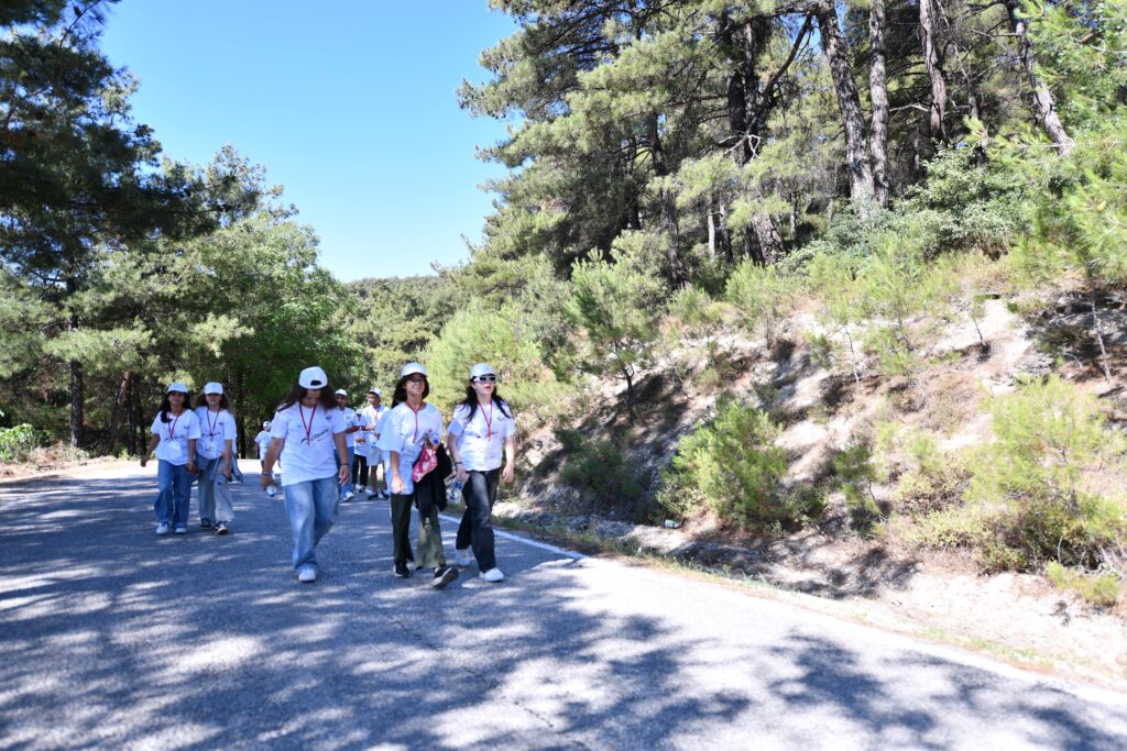 Balıkesir’de Çocuklar Yaz Kampı’nda doyasıya eğleniyor
