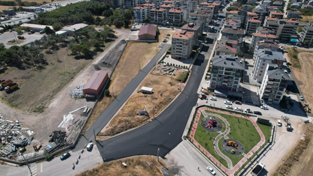 Bandırma’da Asfalt Çalışmaları Aralıksız Devam Ediyor