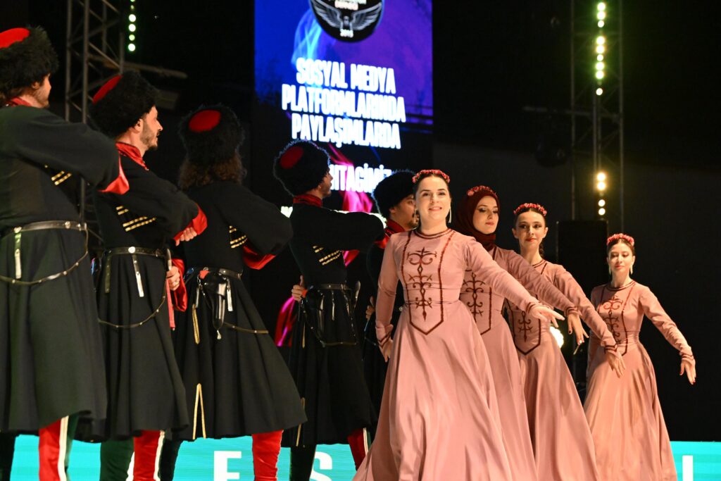Akın: “Bizler, hep birlikte büyük bir aileyiz”
