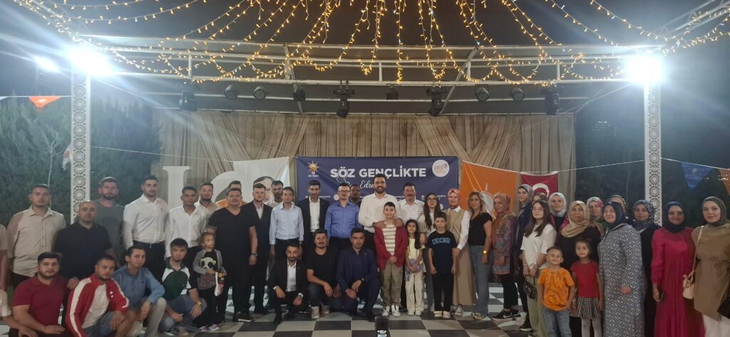 AK Parti Balıkesir İl Gençlik Kolları yaz boyunca Balıkesir’in 20 ilçesinde mahalle mahalle sokak sokak gençlerle buluştu.