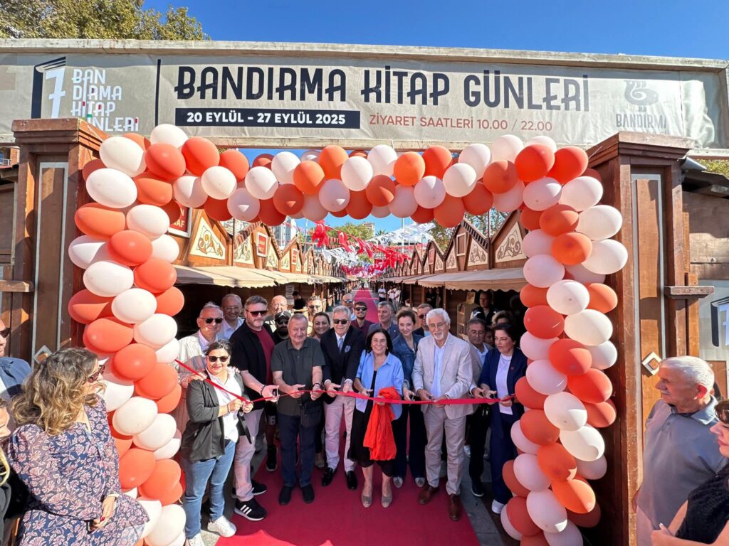 7. BANDIRMA KİTAP GÜNLERİ BAŞLADI: BAŞKAN MİRZA “OKUMAK DÜNYAYI DEĞİŞTİRİR” MESAJIYLA ETKİNLİĞİ AÇTI