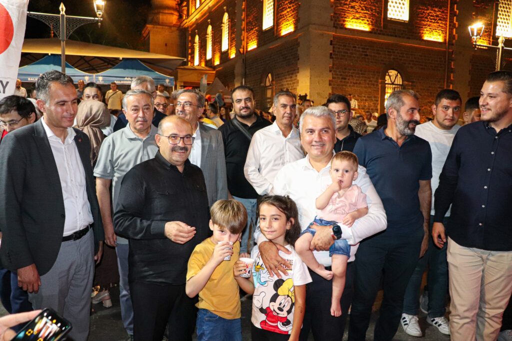 Mustafa Canbey, Balıkesir’in Hizmet Neferi