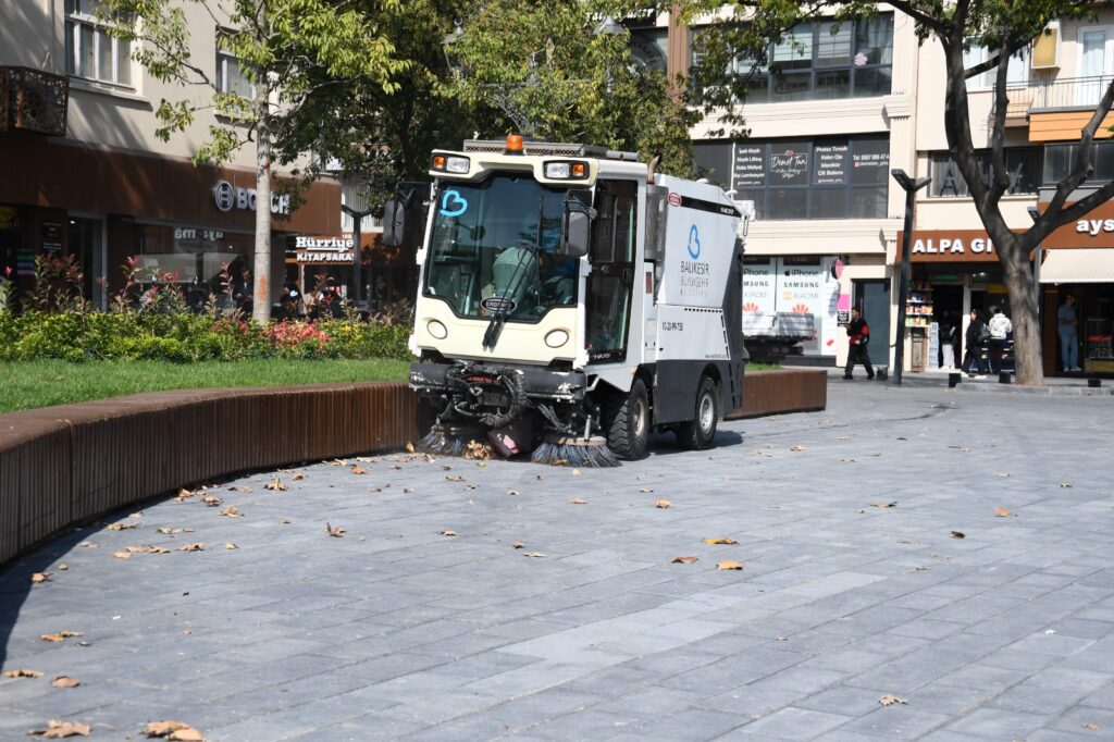 Büyükşehir den şehrin dört bir yanında temizlik seferberliği