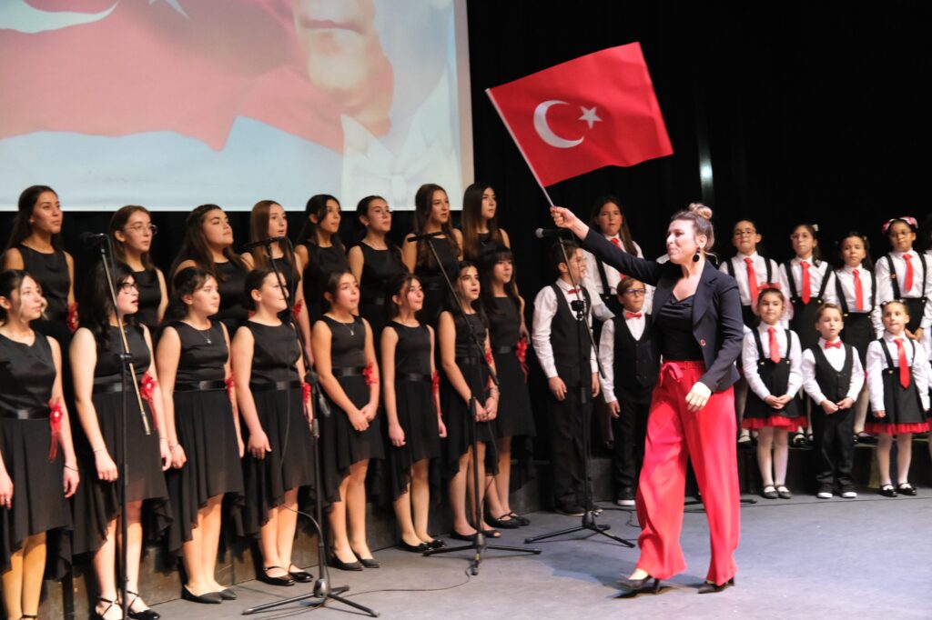 CUMHURİYETİN 102. YILI ALTIEYLÜL’DE, GURUR VE COŞKUYLA KUTLANDI