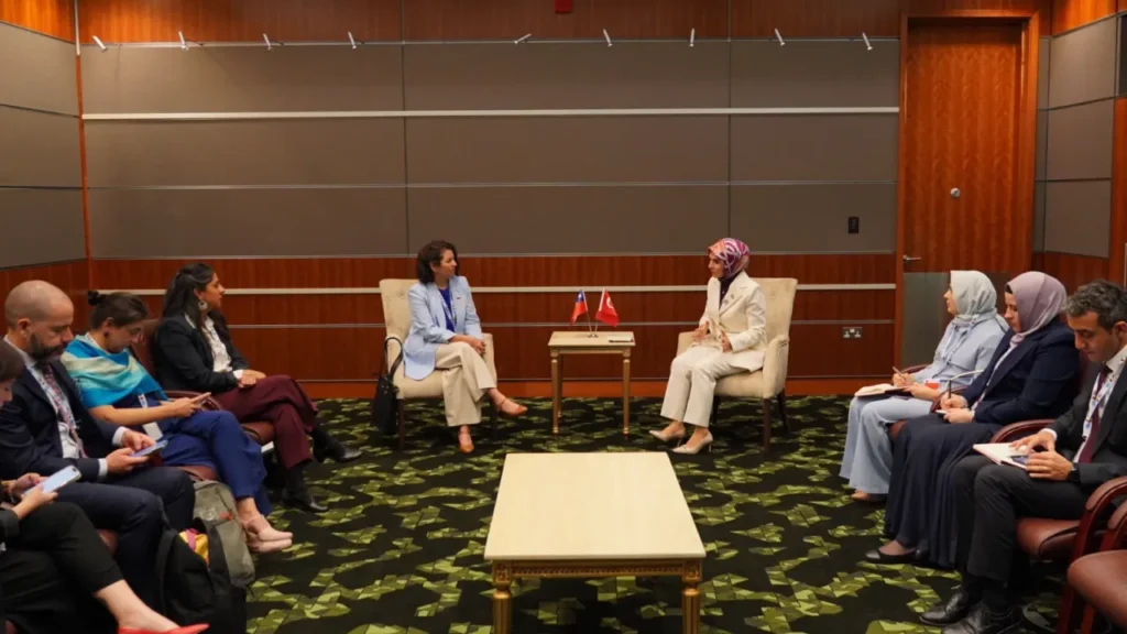 Bakan Göktaş, 2. Dünya Sosyal Kalkınma Zirvesi’ne katılmak üzere Katar’da